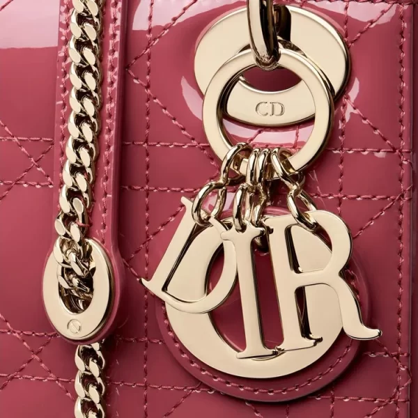 1102ca4c883642f3a6820e160095cb26