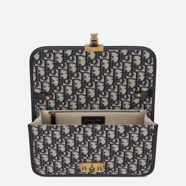 cd473ce6a64e473ea953e08070ada37f_720x