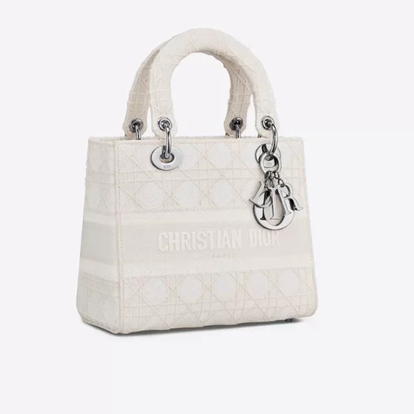 d27f6faf05224211a0bf86e691227d80